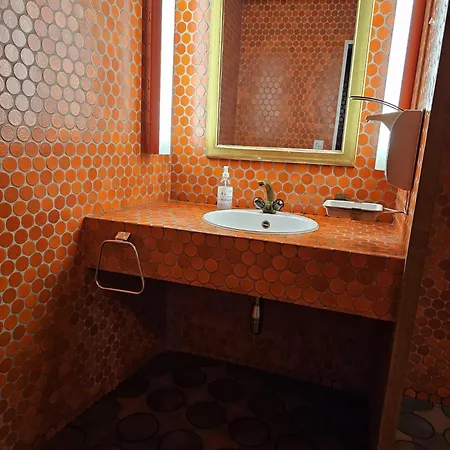 Venus - Private With Shared Kitchen Shower And Toilet - Old Town