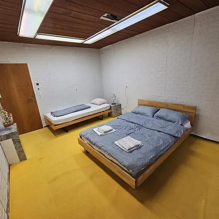 Venus - Private With Shared Kitchen Shower And Toilet - Old Town Herberg Chur
