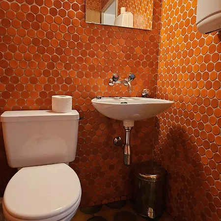 Mini-hôtel -venus- Mit Gemeinsamer Kueche Und Bad In Der Altstadt Coire