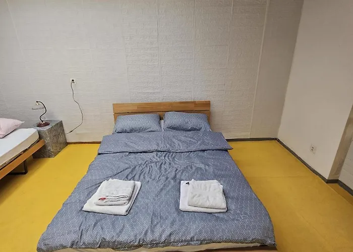 Mini-hôtel -venus- Mit Gemeinsamer Kueche Und Bad In Der Altstadt